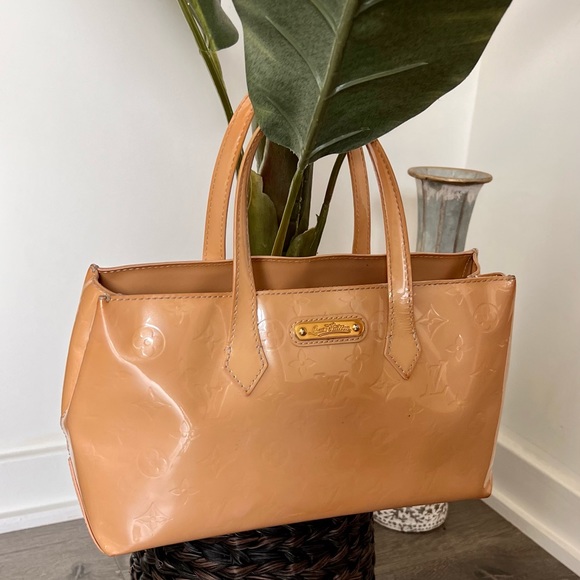 Louis Vuitton Vernice tote in nude metallic - Picture 13 of 16